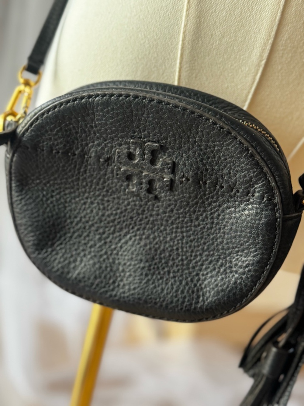 Tory Burch Black Pebbled Leather Mini Crossbody Coin Purse Tassel Bag - Picture 3 of 10